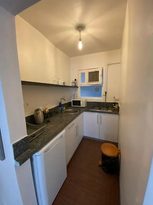 Cozy Flat With Balcony, Very Close To Galata Tower イスタンブール アパート
