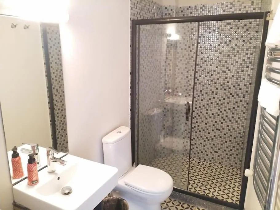 Cozy Flat With Balcony, Very Close To Galata Tower イスタンブール